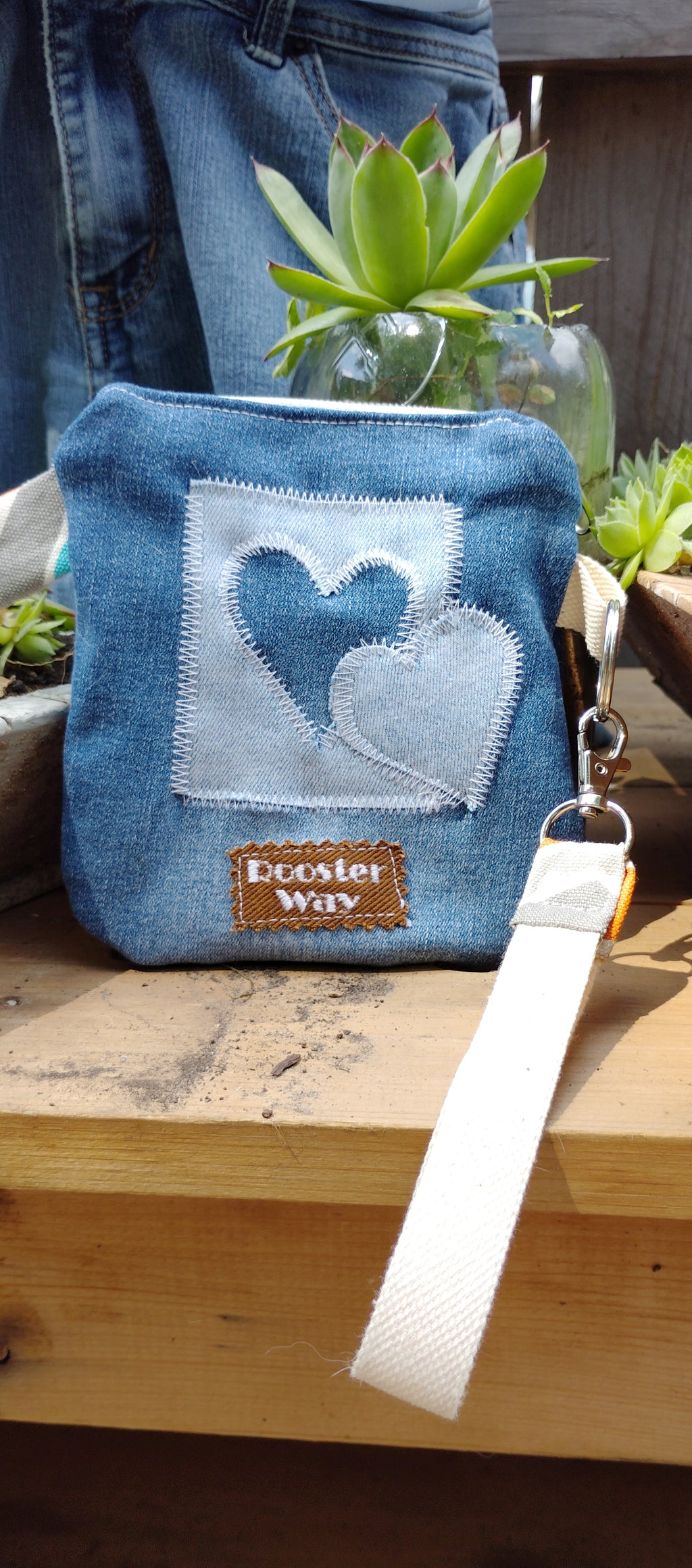 Embroidered cat wristlet makeup bag