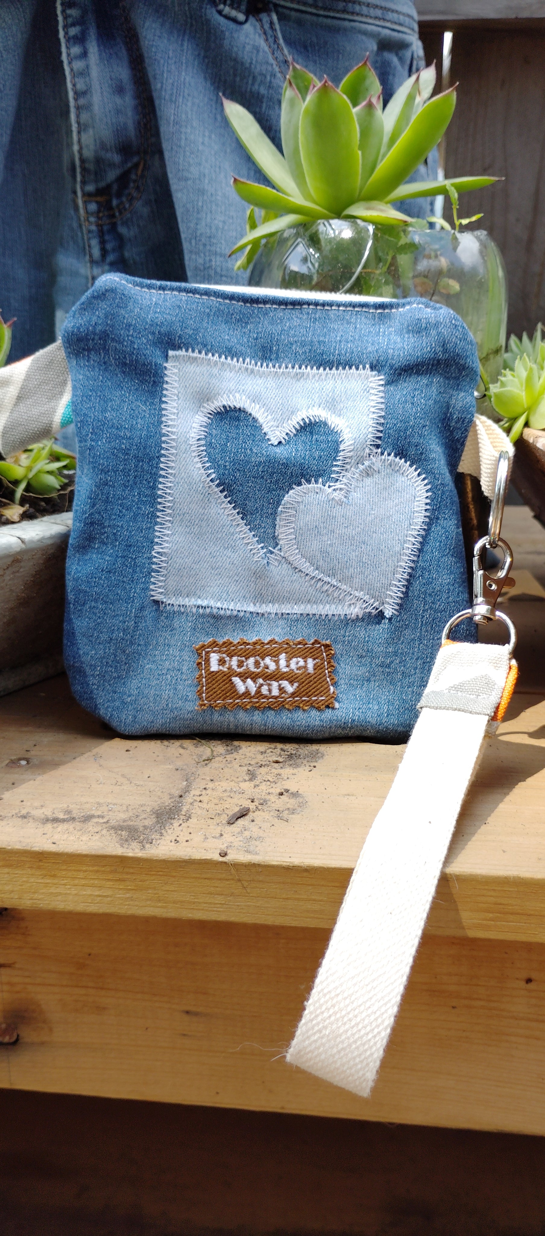 Embroidered cat wristlet makeup bag